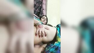 Sexy desi maal showing her fluffy pussy