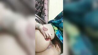 Sexy desi maal showing her fluffy pussy