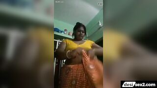 Shy girlfriend bhabhi showed boobs and chut in video call