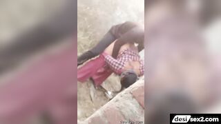 Gaanw ki ladki chudi khandar makan me