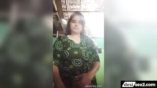 Homemade boobs selfie of nude busty bhabhi