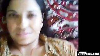 Lover aunty showing boobs and pussy in video call