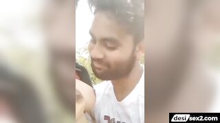 Maal ladki ko bike par bitha ke boobs chuse