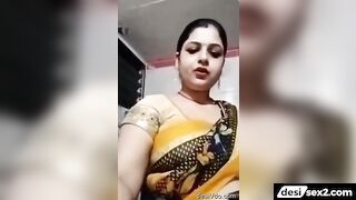 Chubby housewife camgirl bhabhi showing boobs and pussy