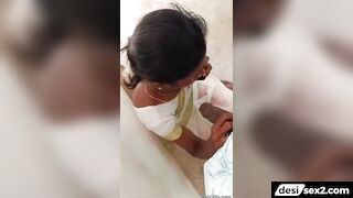 Sexy mallu teacher sucks cock while speaking on the phone