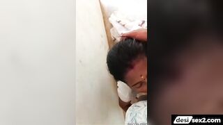 Sexy mallu teacher sucks cock while speaking on the phone