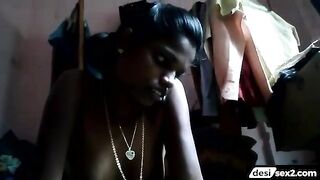 Loda chus rahi tamil bhabhi ka phone aa gaya!