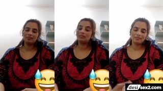 Horny desi aunty showing her tanker boobs in nude video call