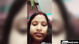 Dost ki chudakkad Bhabhi ne video call me chut dikhai