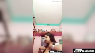 Dost ki chudakkad Bhabhi ne video call me chut dikhai