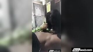 Desi Bhabhi ka sex video – Padosi ka lund chus diya