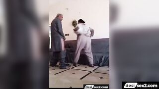 Pakistani uncle ne badi gaand wali aunty ki bajai!