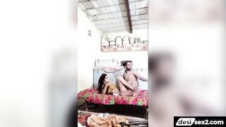 Truck driver ne village ki randi ko charpai ne chod diya