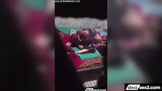 Fruit wale uncle aur housewife aunty ka chudai scandal