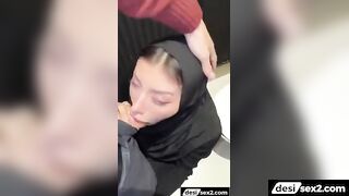 Hijabi arab lady ne gore ke mote lund ki kulfi khai