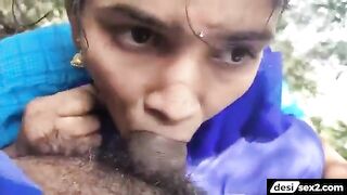 Gaanw ki bhabhi ne jhadi me lover ka lund chusa