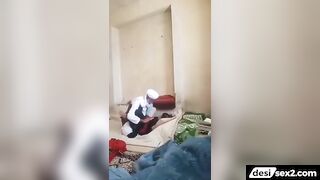 Jawan maal ki bur marta 76 saal ka afghani uncle