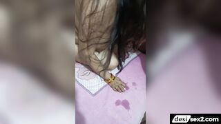 Delhi ki hot aunty ne gigolo ka mota lauda chusa