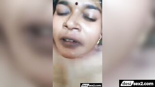 Mallu aunty ko nokar ne chod ke chut me maal diya
